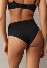 Zwarte hoog- taille bikini onderkant van gladde stof met een effen kleur, voorzien van een naadloos ontwerp en minimalistische snit.