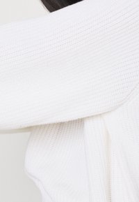 Monki Maglione - white