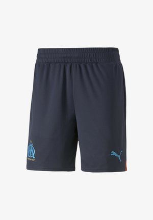 Short de sport bleu foncé avec taille élastique, avec un logo Puma bleu clair sur la droite et un emblème bleu et or sur la jambe gauche.