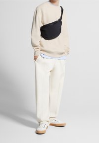 Bershka Sweatshirt - white