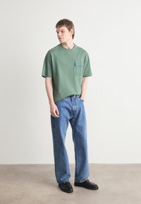 BOSS POCKET - Jednoduché tričko - open green