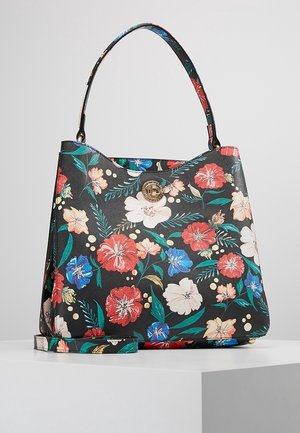 Czarna torebka z czerwonym, białym, niebieskim i różowym kwiatowym wzorem, złotym zamkiem na obrót, pojedynczym górnym uchwytem i odpinanym paskiem na ramię.