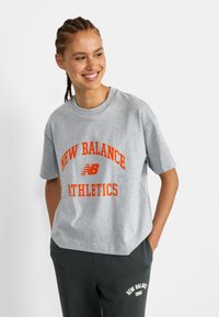 New Balance ESSENTIALS VARSITY - Joggebukse - blacktop