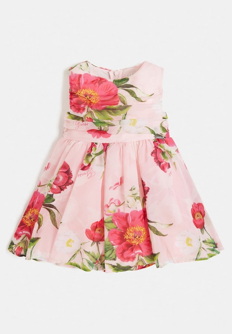 Różowa bezrękawnikowa sukienka dla małych dziewczynek z czerwonym i białym kwiatowym wzorem oraz zielonymi liśćmi, marszczona w talii, z zapięciem na zamek z tyłu.