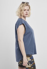 Urban Classics LADIES BASIC SHAPED TEE - Paprasti marškinėliai - vintageblue