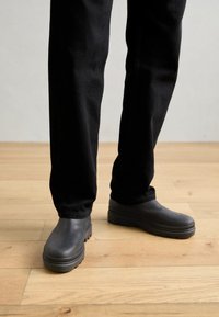 Non sélectionné, black