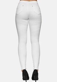 Elara HIGHWAIST - Vaqueros pitillo - weiß