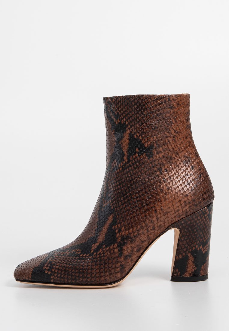 Jimmy Choo Enkellaarsjes met hoge hak bruin Jimmy Choo Enkellaarsjes met hoge hak bruin