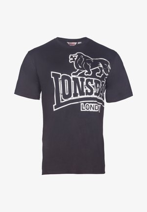 Camiseta de algodón negra con un gráfico de león blanco y el texto "Lonsdale London". Manga corta y cuello redondo. Sin patrones visibles.