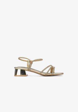 XTI, SANDALIA DE MUJER CON TACÓN - ORO - Sandalias - oro