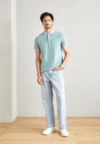 Marc O'Polo SHORT SLEEVE RIB COLLAR AND CUFFS SLITS AT HEM - Polotričko - midnight moss