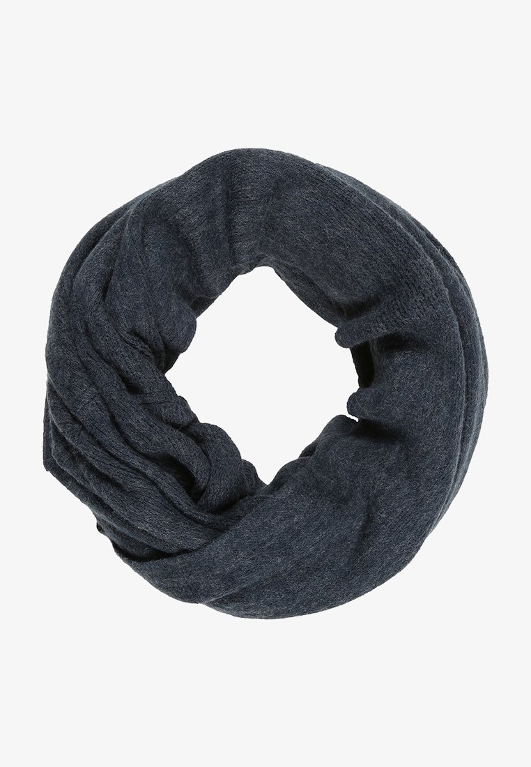Écharpe infinie tricotée gris foncé, pliée en forme circulaire, tissu texturé et doux.