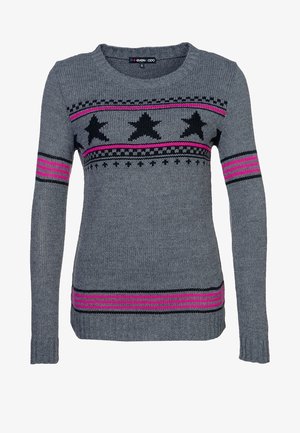 Pull en tricot gris à manches longues, doté d'un col rond, avec des motifs d'étoiles noires et des rayures horizontales roses sur la poitrine et l'ourlet.