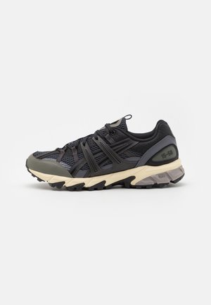 Sneakers - black