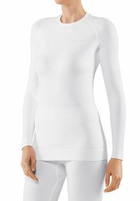 Top bianco a maniche lunghe con design aderente, texture a coste, scollo rotondo e logo sottile. Realizzato in un materiale liscio ed elastico.