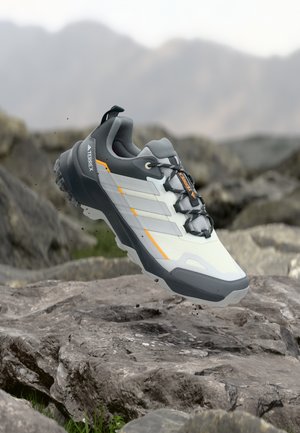 SKYCHASER AX5 - Hiking shoes - off white/matte silver-coloured/grey three