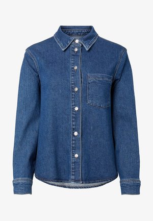 Cămașă albastră din denim cu mâneci lungi, nasturi în față, un buzunar la piept pe partea stângă și un guler clasic.