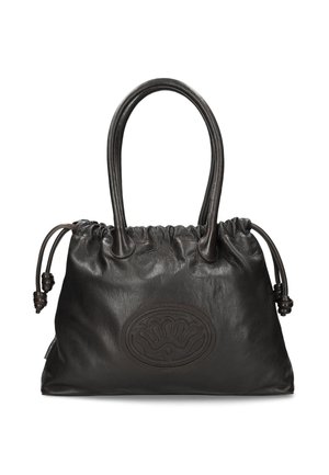 Bolso negro de cuero con parte superior fruncida, asas redondeadas y detalle de logo en relieve en la parte frontal. Textura suave con cordones ajustables.