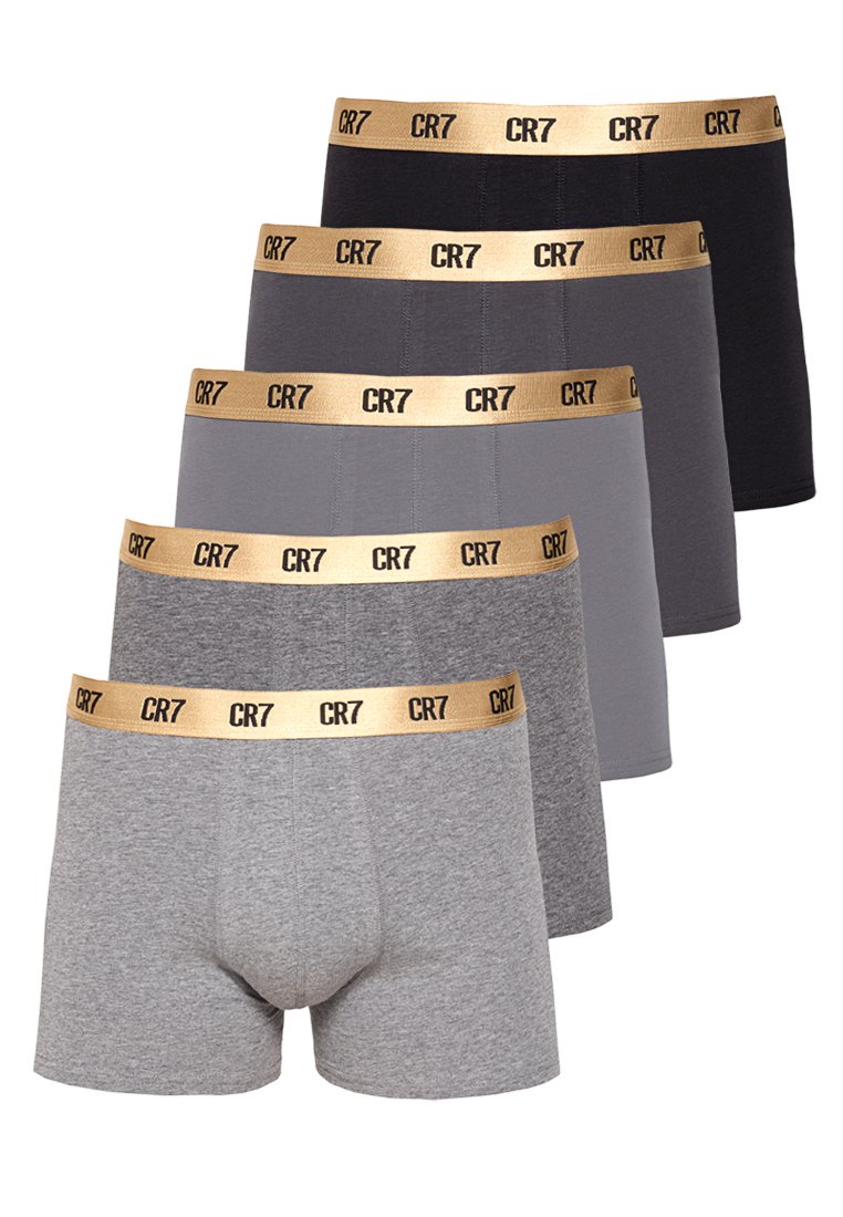 Fünf Paar Boxershorts in Grau, Hellgrau und Schwarz mit einem goldenen Elastikbund, auf dem "CR7" branding steht. Hergestellt aus einem weichen Baumwollmix.