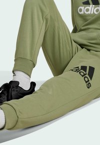 adidas Performance U BL - Pantalones deportivos - tent green   black