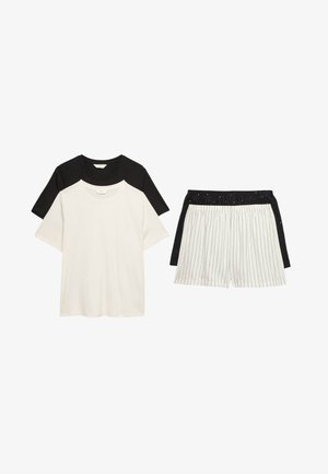 Due set di camicie a maniche corte e pantaloncini: una camicia nera con pantaloncini neri, una camicia bianca con pantaloncini bianchi con sottili righe verticali nere.