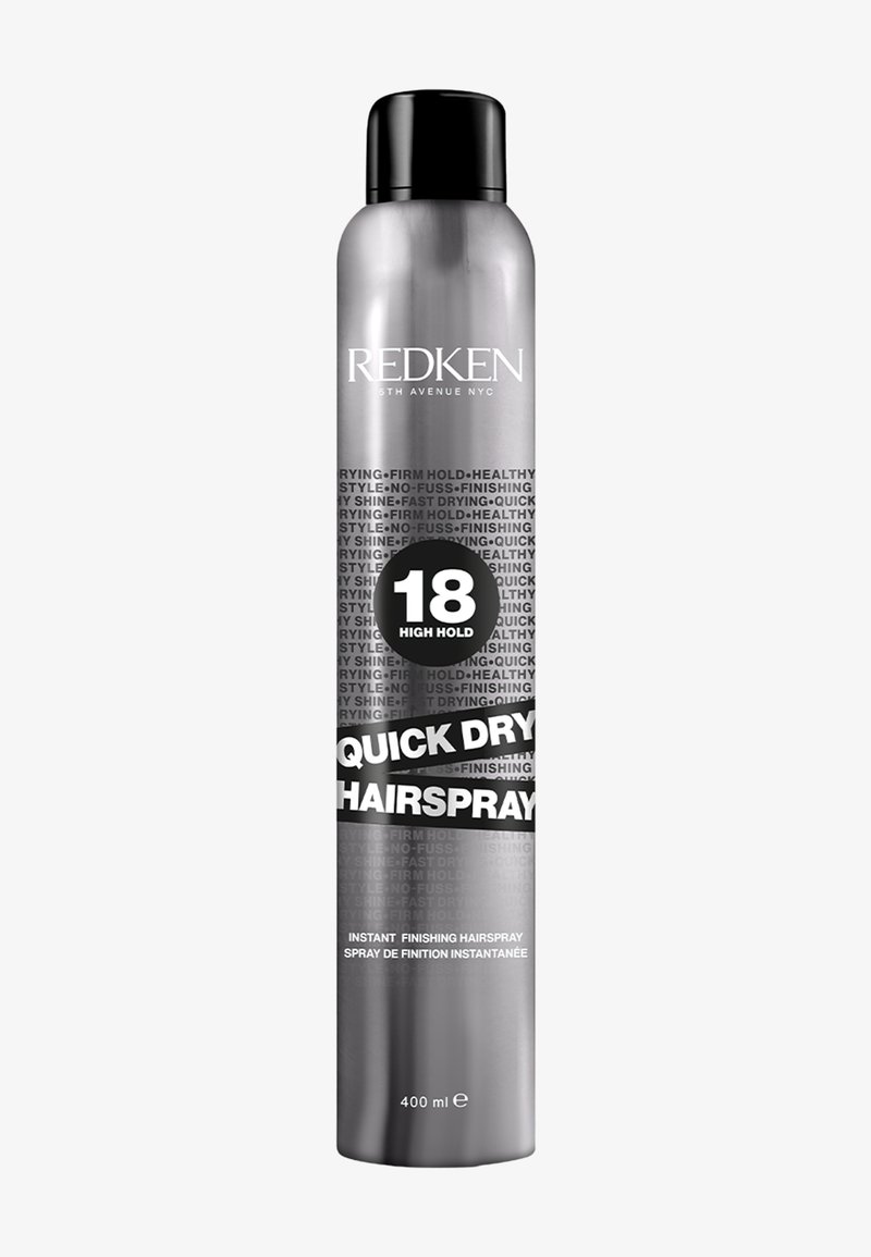 Zilveren aerosol haarlakfles met een zwarte dop. Het voorlabel bevat "Quick Dry Hairspray" en "18 High Hold" in vetgedrukte tekst. Inhoud van 400 ml.