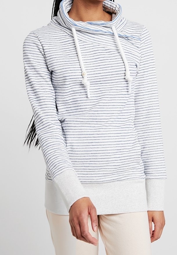 Sudadera ligera a rayas en blanco y azul marino, con cuello de cisne y cordones. Presenta mangas largas y puños acanalados para mayor comodidad.