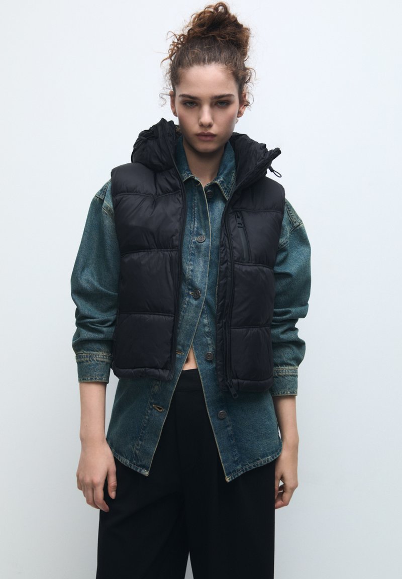 PULL&BEAR QUILTED Waistcoat black Zalando.de