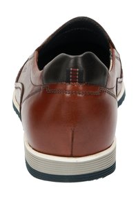 Braune Lederschuhe mit einer abgerundeten Ferse, ausgestattet mit einem dunkelgrauen Kragen, einer weißen Sohle und dezenten gestreiften Akzenten an der Ferse.