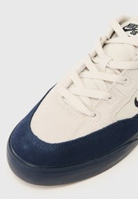 Thumbnail Image 6