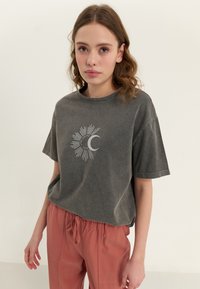 Even&Odd by Zalando - Marškinėliai su spaudiniu - anthracite Miniatiūros vaizdas 1