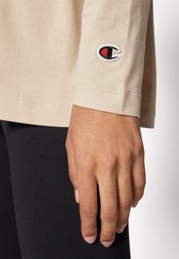Champion ICONS OVERSIZE LONG SLEEVE - Top dugih rukava - beige