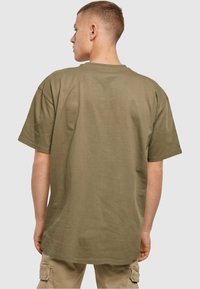 MJ Gonzales JUSTITIA  HEAVY  - T-shirts print - olive