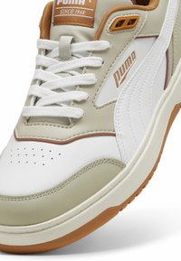 Puma DOUBLECOURT UNISEX - Joggesko - white desert dust