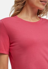 FALKE Basic Round Neck - T-Shirt basic - fuchsia