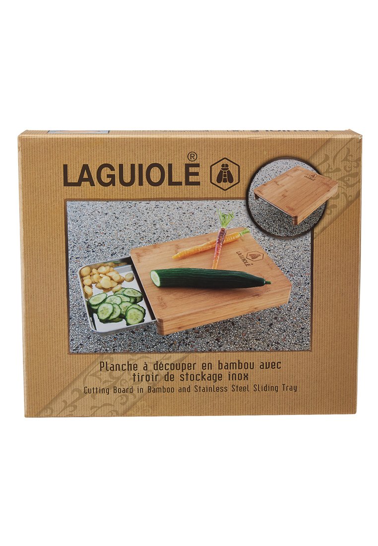 Bambusschneidebrett mit einem Edelstahl-Schubladentray. Verfügt über eine flache Oberfläche und abgerundete Ecken, ergänzt durch ein Logodetail.