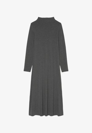 Grå, langærmet kjole med høj hals, flydende silhuet og blød tekstur. Enkel design uden mønstre eller accenter.