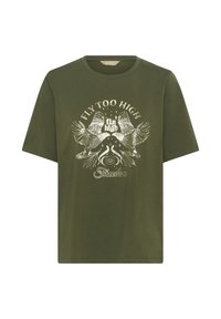 T-shirt en coton vert olive à col rond arborant un design graphique blanc de oiseaux et les phrases "FLY TOO HIGH" et "Freedom" dans une typographie stylisée.