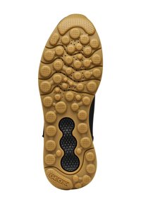 Suola nera di sneaker con una superficie in gomma gommosa testurizzata, caratterizzata da sporgenze tonde simili a bolle e sezioni perforate per la traspirabilità.