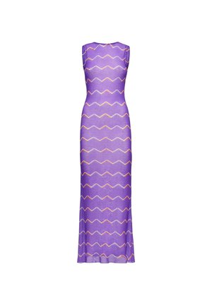 Abito viola senza maniche, lungo fino a terra, con motivo a zigzag rosa e bianco, silhouette attillata, realizzato in tessuto leggero e trasparente.