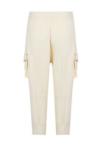 Beige cargobroek gemaakt van textuurstof, met twee zijzakken, een elastische tailleband en taps toelopende pijpen.