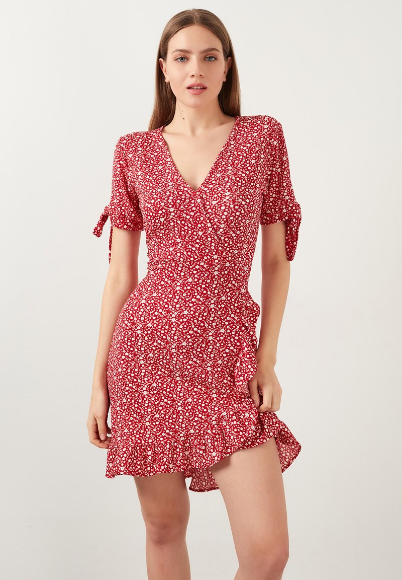 LELA FLORAL V NECK RUFFLE DETAIL MINI  - Denné šaty - red