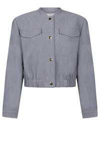 Grijze cropped jas met een gestructureerde stof, ronde hals, knopen aan de voorkant, twee borstzakken en een gather aan de onderkant.