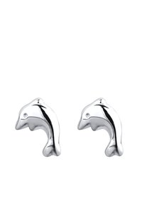 Boucles d'oreilles en argent en forme de dauphin avec une finition polie et de petites pierres précieuses pour les yeux, présentant des courbes lisses et un design épuré.