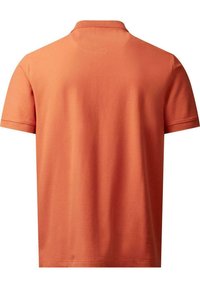 Kortærmet polo skjorte i lys orange. Fået af tekstureret stof med en ribbet krave og en lige kant. Ingen synlige logoer eller mønstre.