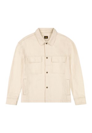 Veste beige à boutons avec col, deux poches à rabat sur la poitrine et deux poches latérales, en tissu texturé et manches longues.