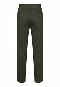 Pantalon vert foncé à jambes droites avec passants pour ceinture et deux poches arrière boutonnées, vu de dos sur un fond blanc.