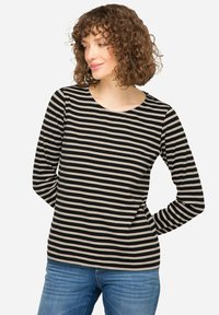 Langermige shirt met zwarte en beige horizontale strepen, ronde halslijn, zachte stof en een comfortabele pasvorm, gecombineerd met blauwe jeans.