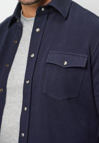 Thumbnail Image 4