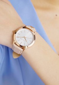 Michael Kors SLIM RUNWAY WATCH - Pulkstenis - nude